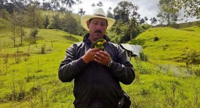 Gonzalo Cardona Molina with a yellow-eared parrot