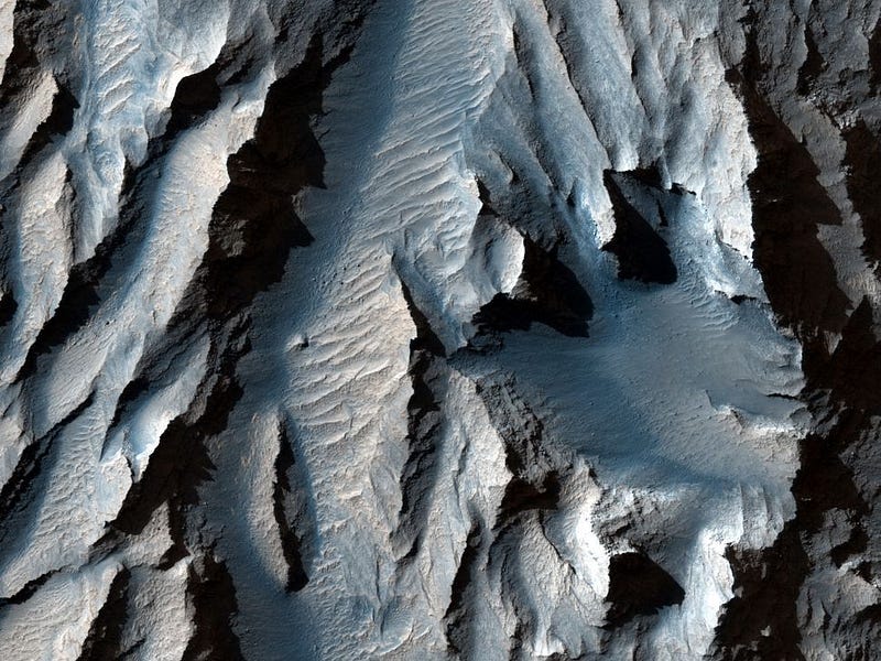 Rifts of Valles Marineris captured by HiRISE