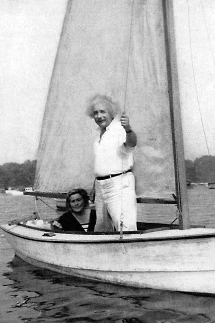 Einstein sailing